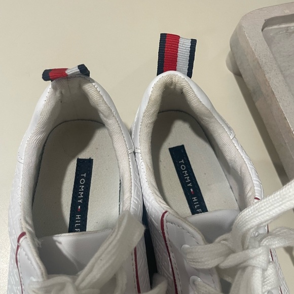 Tommy Hilfiger White and Red Embossed Sneakers - Picture 5 of 9